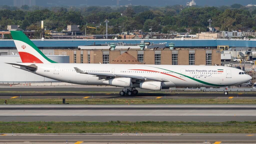 Israel afirma ter destruído avião ligado ao líder supremo do Irã em ataque aéreo